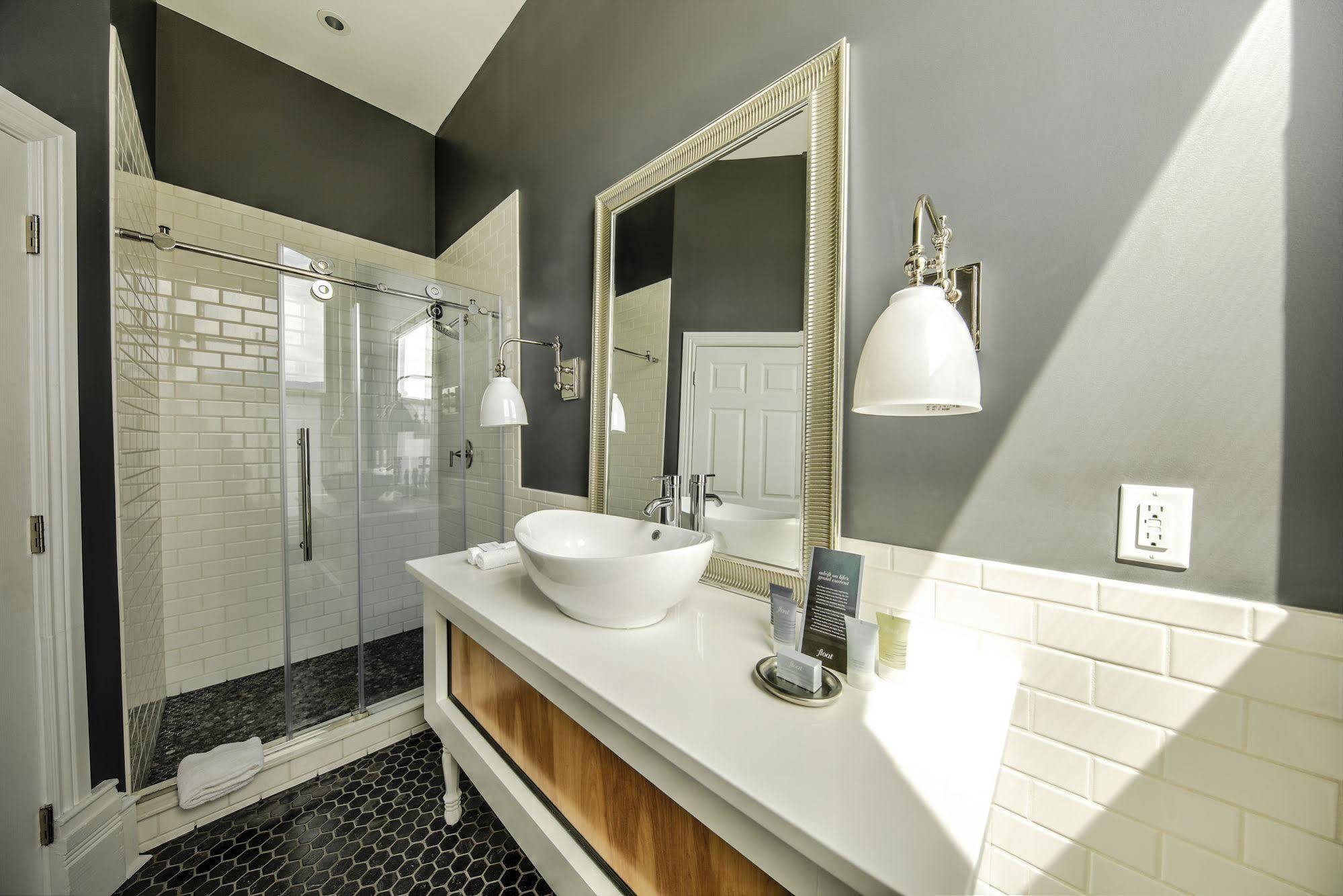 The Harkness Hotel McCammon Экстерьер фото